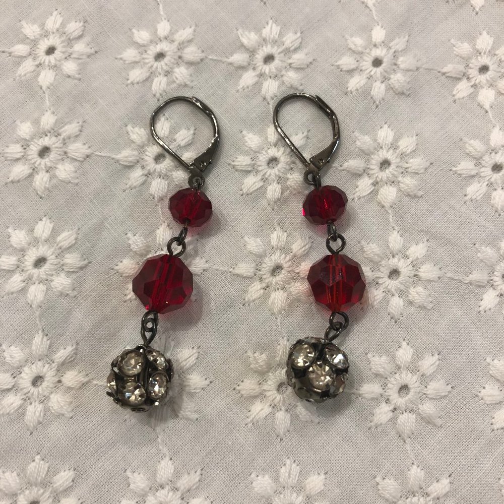 Dangle bead earrings red